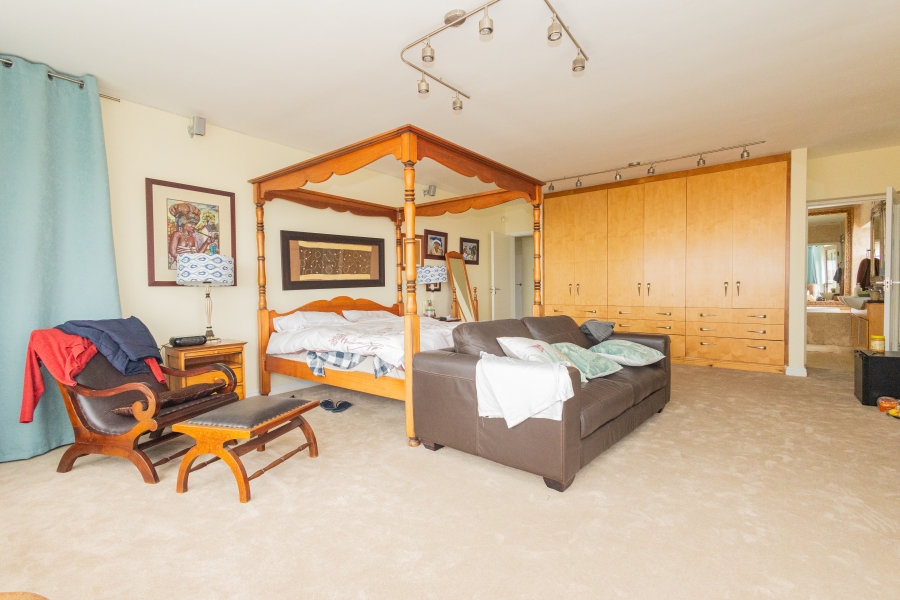 6 Bedroom Property for Sale in Bloubergstrand Western Cape